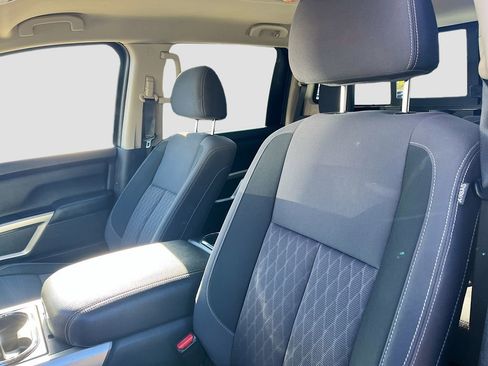 Used 2021 Nissan Titan SV w/ SV Convenience Package image 21
