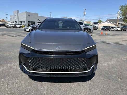 Used 2024 Toyota Crown Platinum image 11