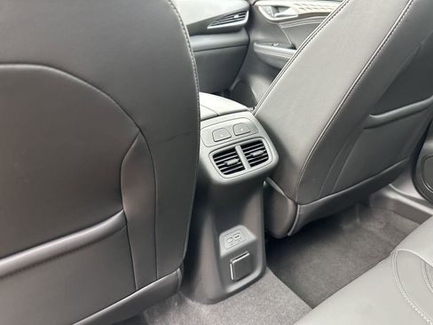 Used 2023 Buick Envision Avenir image 21