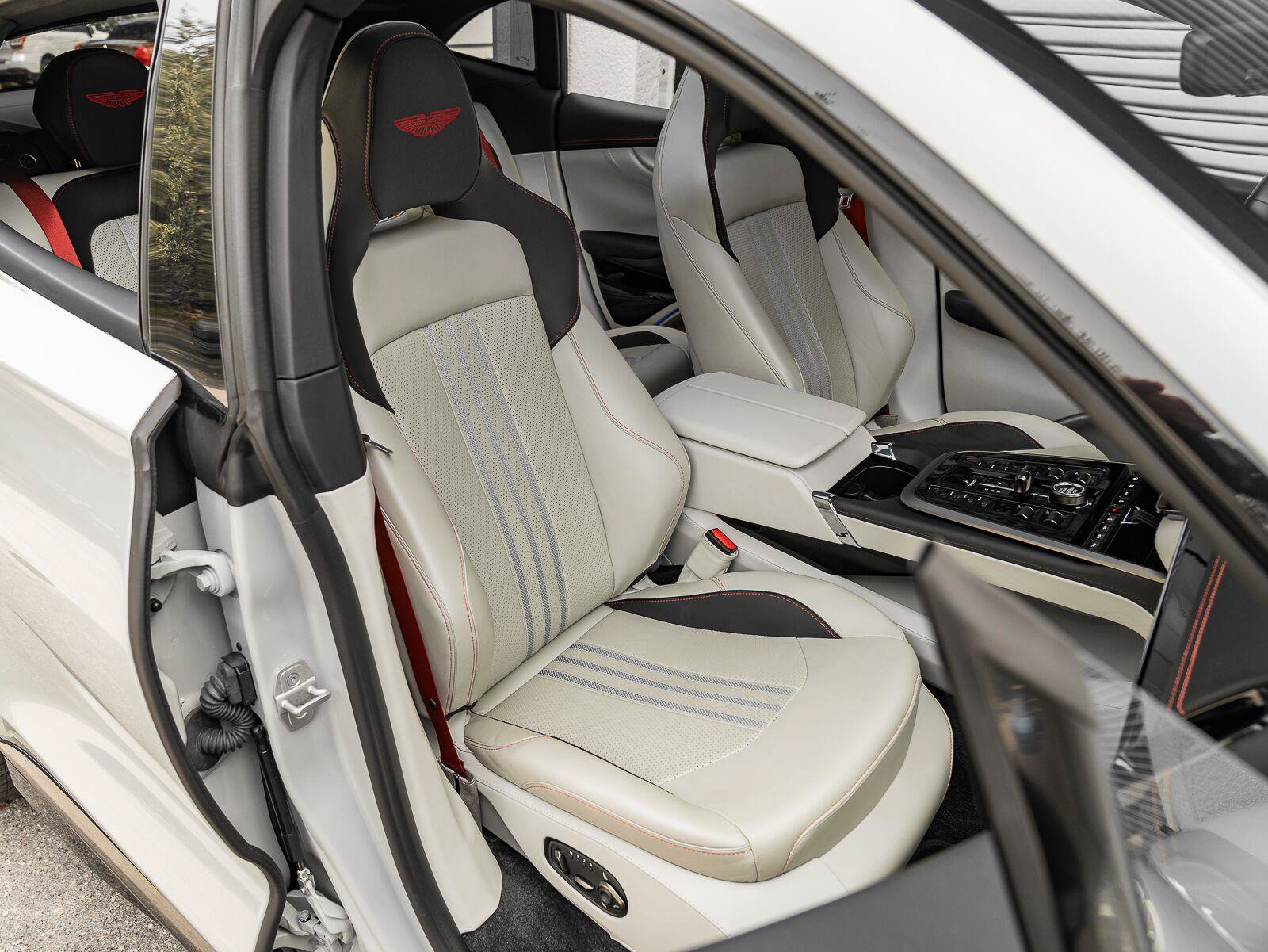 Used 2025 Aston Martin DBX 707 AWD/4WD image 4