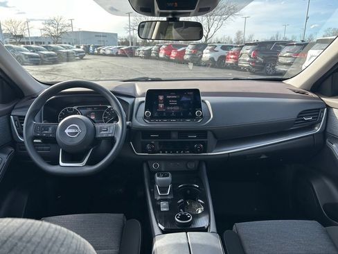 Used 2023 Nissan Rogue SV image 9