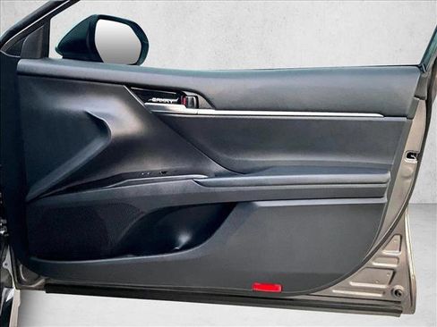 Used 2021 Toyota Camry SE w/ Convenience Package image 18