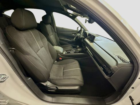 Used 2025 Honda Accord Sport image 32