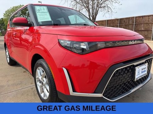 Used 2025 Kia Soul LX w/ LX Technology Package FWD image 2
