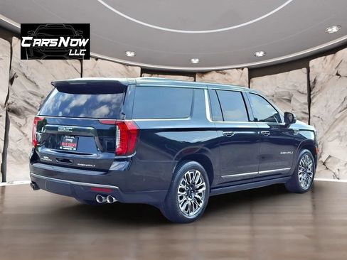 Used 2023 GMC Yukon XL Denali Ultimate AWD/4WD image 6