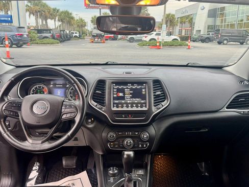 Used 2019 Jeep Cherokee Trailhawk w/ Cold Weather Group image 27