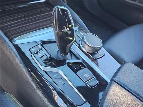 Used 2018 BMW 530e xDrive w/ Premium Package 2 image 11