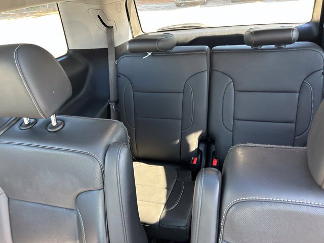 Used 2021 GMC Acadia SLT w/ LPO, Floor Liner Package FWD image 10