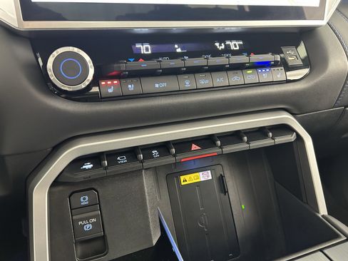 Used 2024 Toyota Tundra Platinum image 22