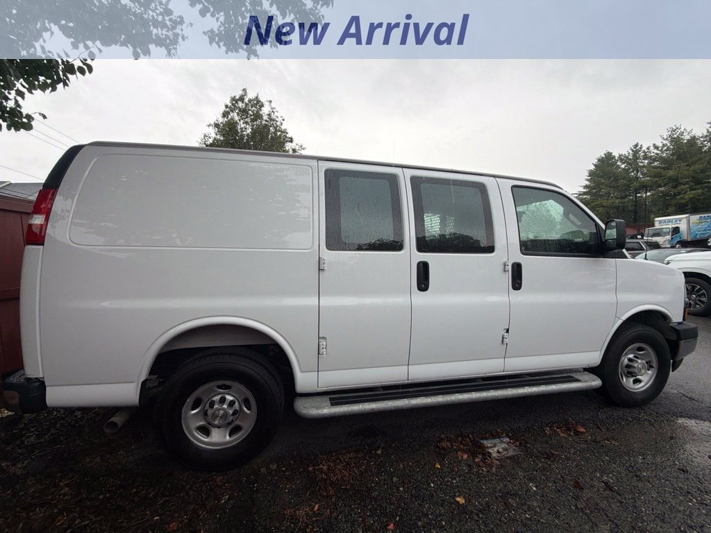 Used 2025 Chevrolet Express 2500 w/ Driver Convenience Package RWD image 3