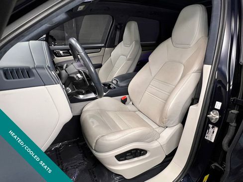Used 2022 Porsche Cayenne Turbo image 3