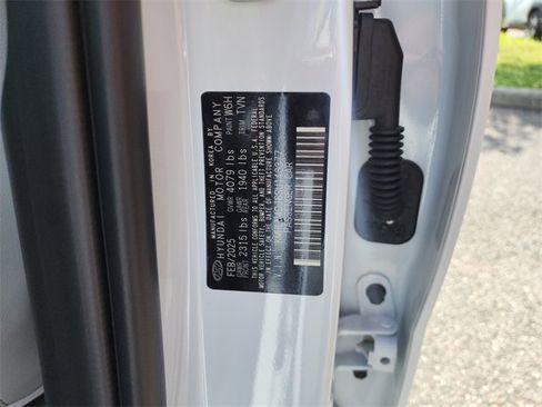 New 2025 Hyundai Elantra Limited image 33