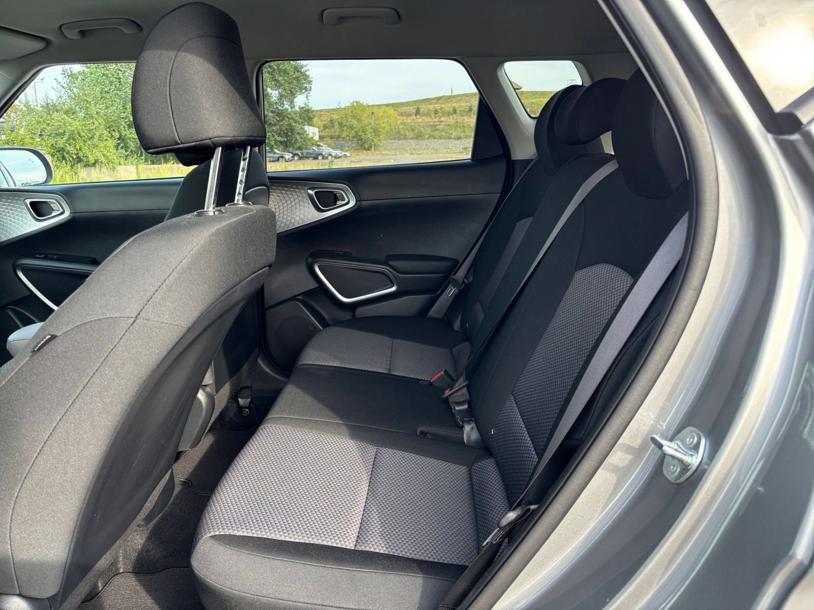 Used 2025 Kia Soul LX w/ LX Technology Package FWD image 20