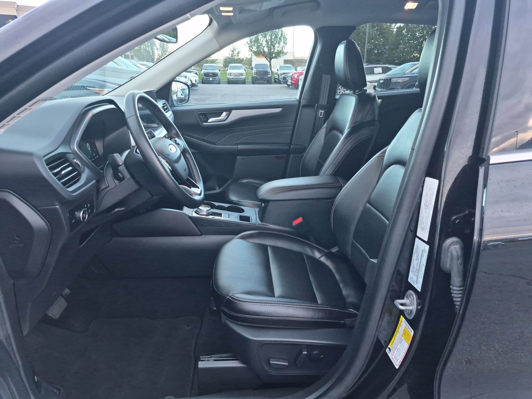 Used 2025 Ford Escape Platinum AWD/4WD image 18
