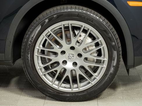 Used 2017 Porsche Cayenne S AWD/4WD image 38