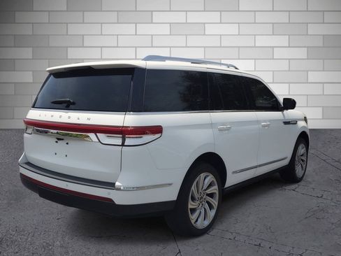 Used 2024 Lincoln Navigator Premiere AWD/4WD image 5