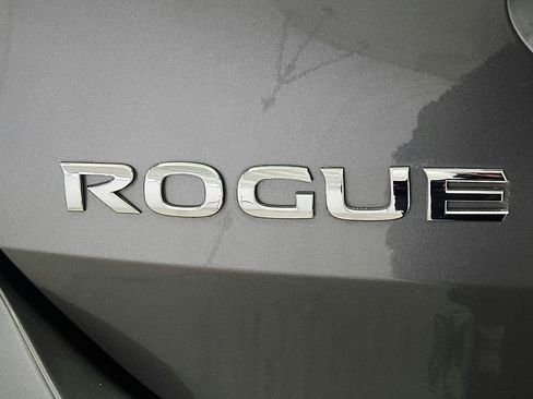 Used 2017 Nissan Rogue S image 23