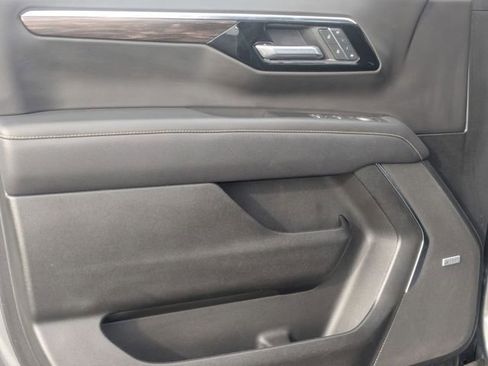Used 2025 Chevrolet Tahoe Premier image 13