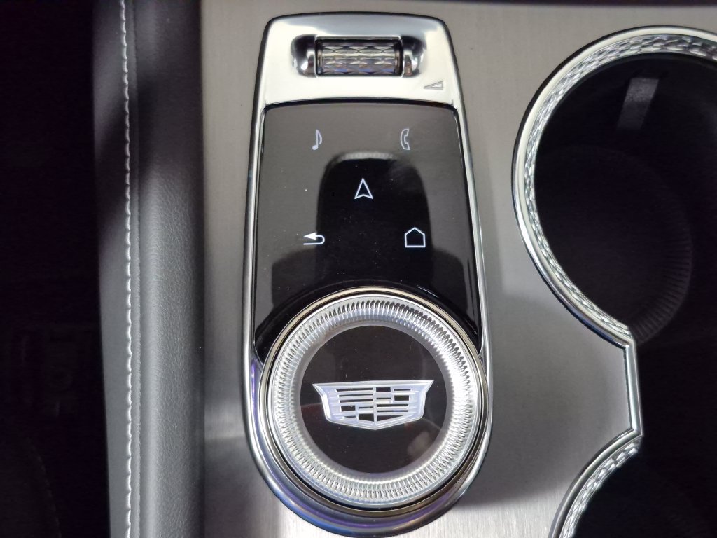 New 2027 Cadillac Vistiq Sport w/ LPO, Floor Liner Package AWD/4WD image 19