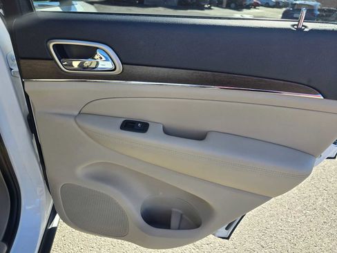 Used 2015 Jeep Grand Cherokee Limited image 13