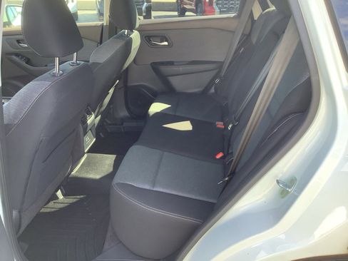 Used 2022 Nissan Rogue SV image 10