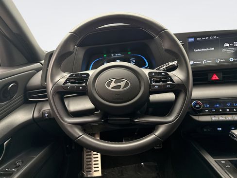 Used 2025 Hyundai Elantra Sport FWD image 12