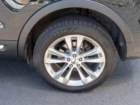 Used 2018 Ford Explorer XLT w/ Equipment Group 202A AWD/4WD image 26