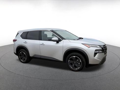 Used 2025 Nissan Rogue SV FWD image 2