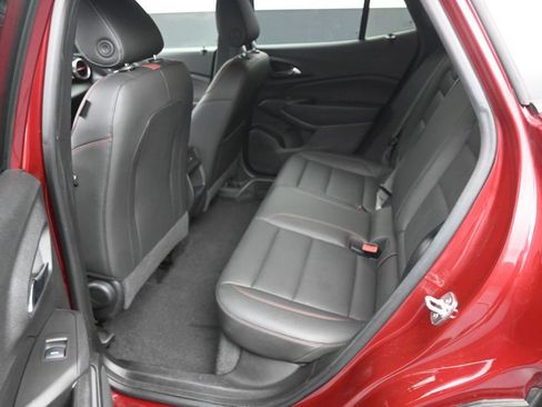 Used 2024 Chevrolet Trax RS FWD image 11