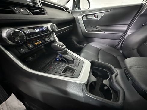 Used 2020 Toyota RAV4 XLE Premium image 27