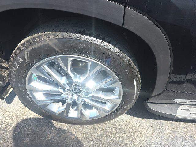 Used 2025 Toyota Highlander Limited FWD image 5
