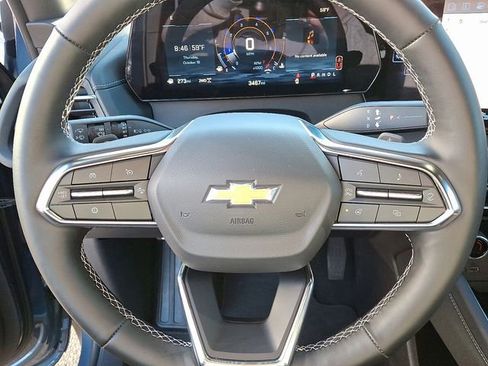 Used 2025 Chevrolet Traverse LT image 27