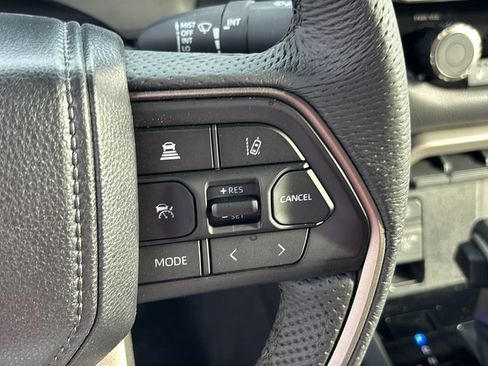 Used 2025 Toyota Tundra Limited AWD/4WD image 17