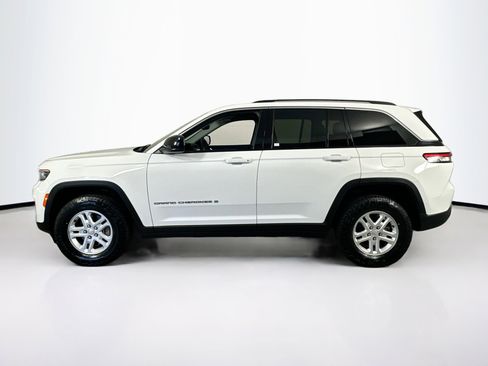 Used 2023 Jeep Grand Cherokee Laredo image 8