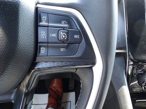 Certified 2025 Jeep Grand Cherokee L Altitude AWD/4WD image 23