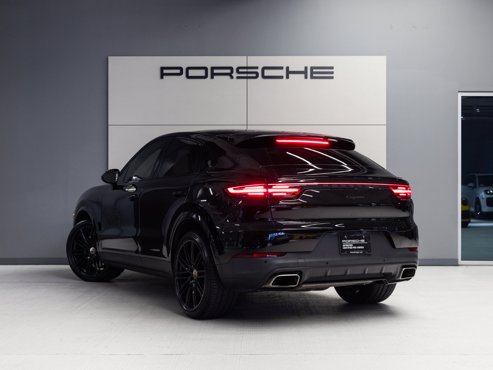 Certified 2023 Porsche Cayenne Coupe AWD/4WD image 3