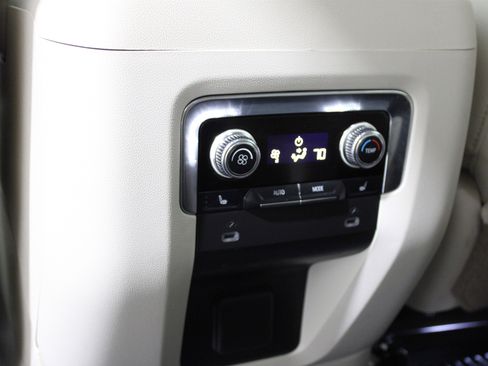 Used 2022 GMC Yukon XL Denali w/ Advanced Technology Package image 31