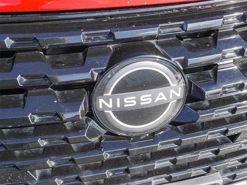 Used 2023 Nissan Kicks SR image 11