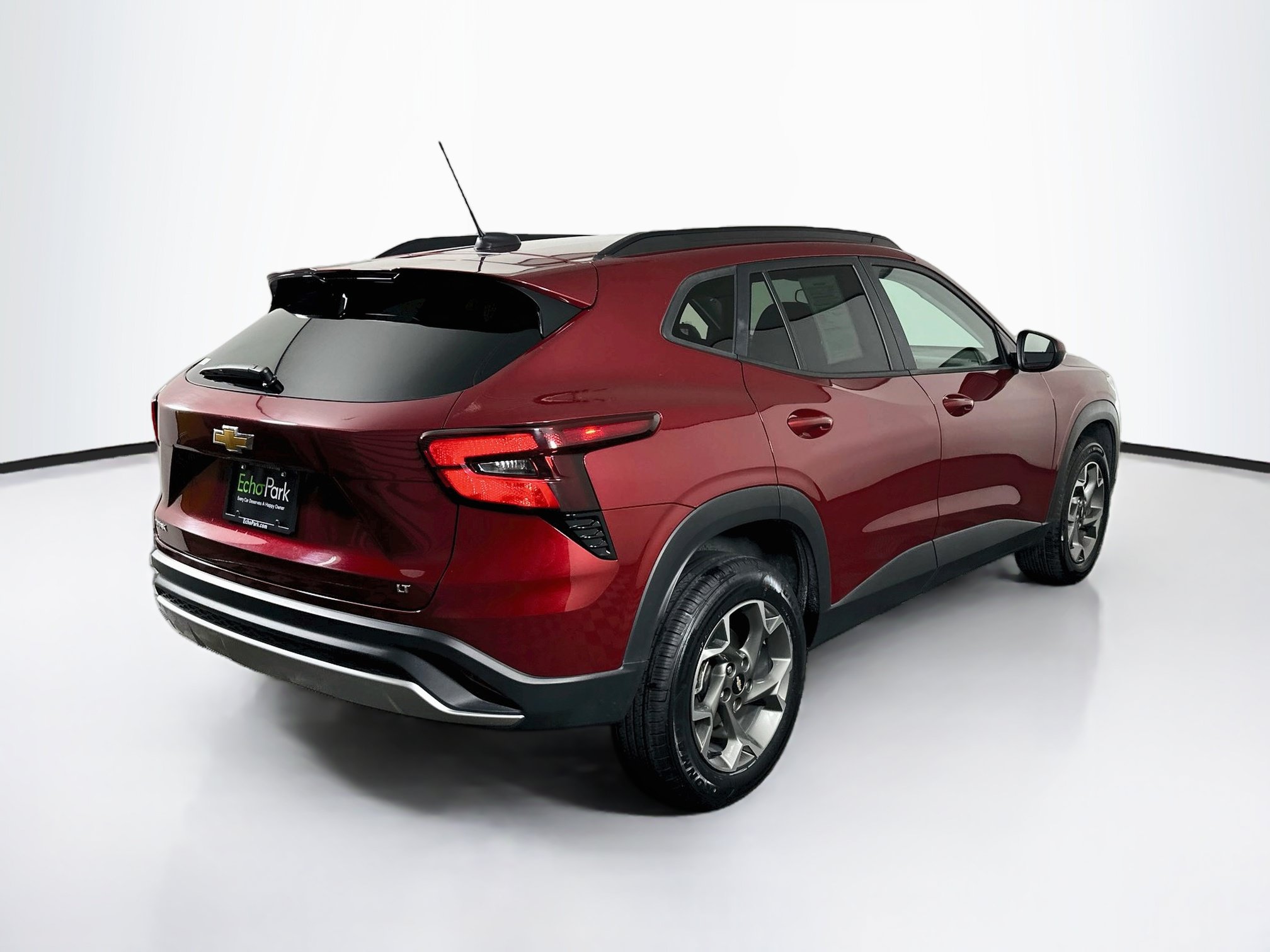 Used 2025 Chevrolet Trax LT FWD image 9
