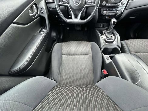 Used 2017 Nissan Rogue SV w/ Midnight Edition image 13