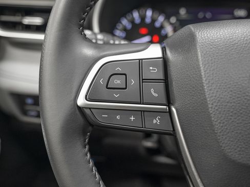 Used 2022 Toyota Highlander XLE image 19