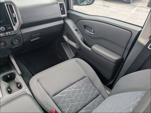 Used 2025 Nissan Frontier SV RWD image 16