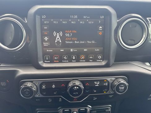 Used 2020 Jeep Wrangler Unlimited Sahara AWD/4WD image 9