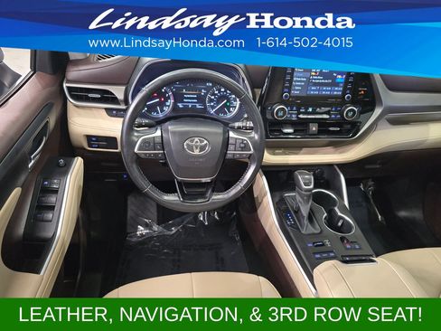 Used 2021 Toyota Highlander XLE AWD/4WD image 14