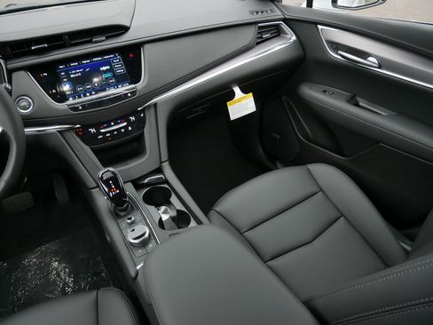 Used 2026 Cadillac XT5 Luxury w/ LPO, Floor Liner Package image 9