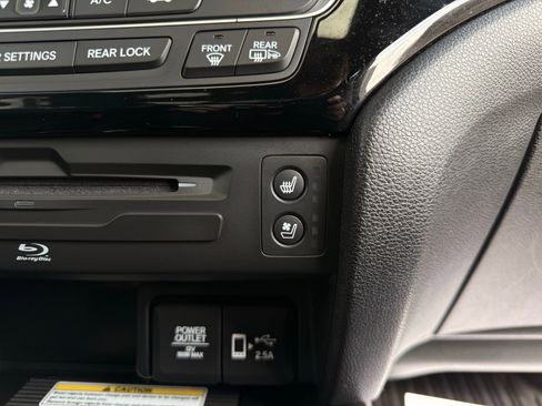 Used 2020 Honda Pilot Elite image 18