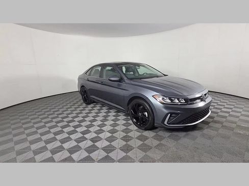Used 2025 Volkswagen Jetta SE w/ Sunroof Package FWD image 34