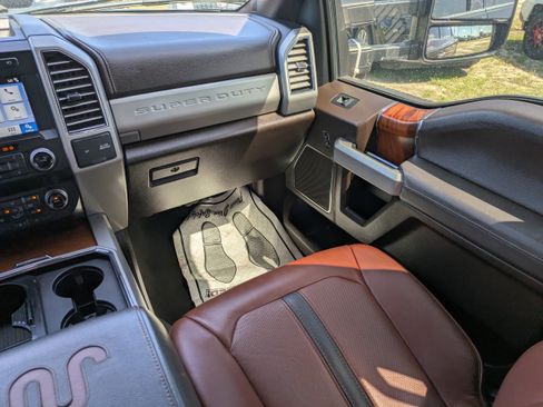 Used 2019 Ford F250 King Ranch w/ King Ranch Ultimate Package AWD/4WD image 16