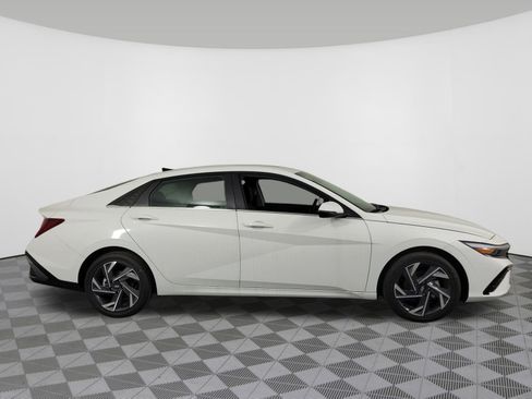 New 2025 Hyundai Elantra Limited image 2