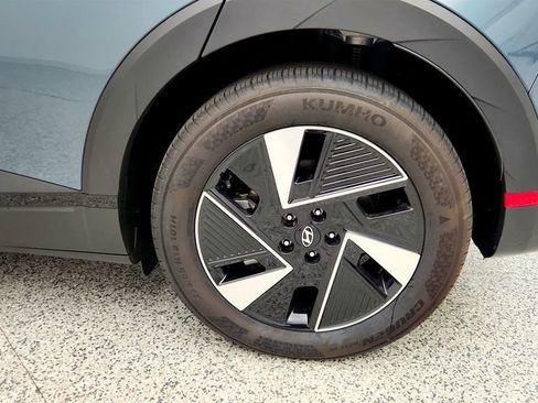 Used 2025 Hyundai Ioniq 5 SE image 9